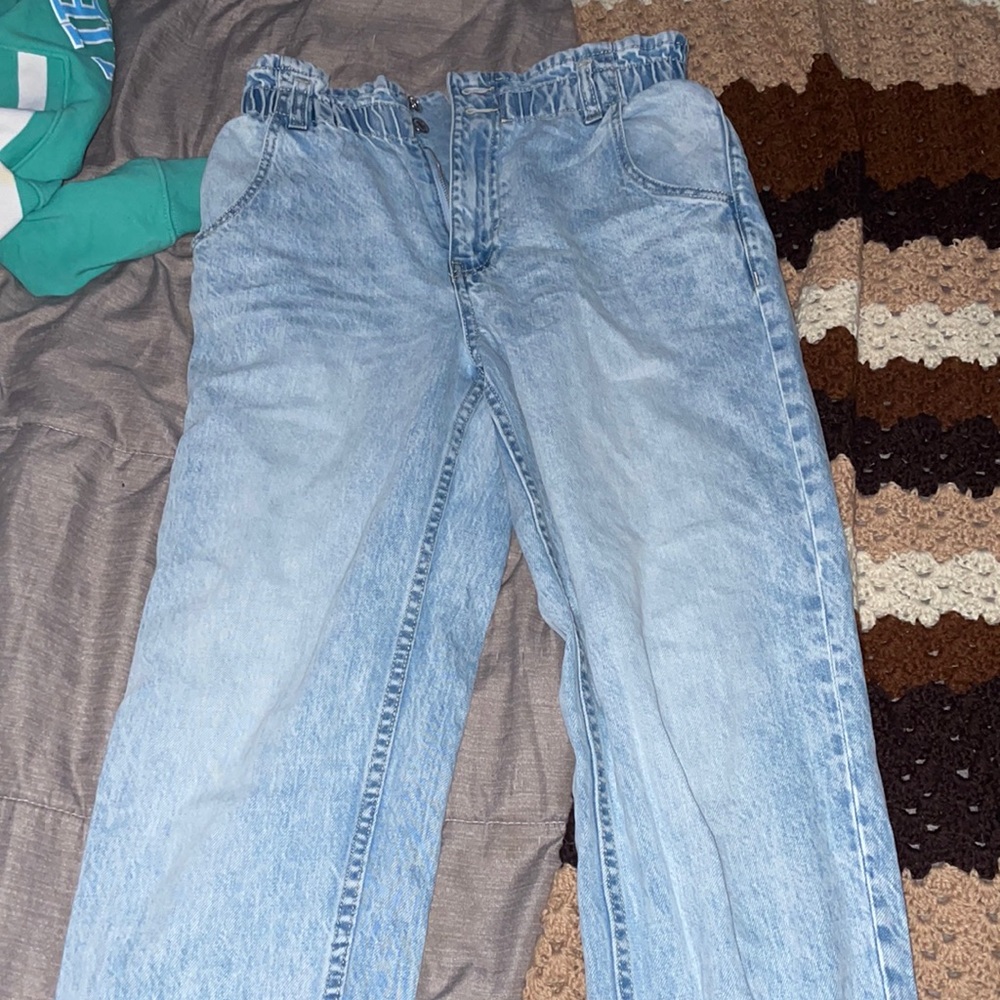 Light wash blue jeans 💙